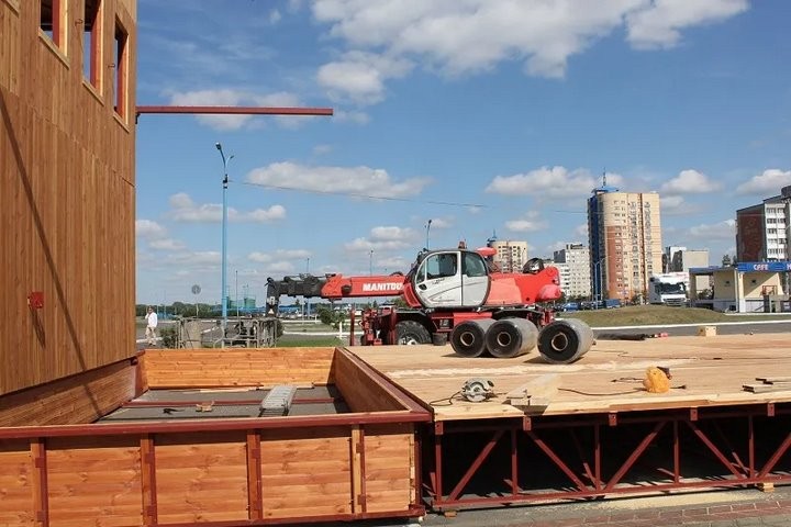 В Бресте на Гребном канале появилась необычная башня. Зачем ее возводят?