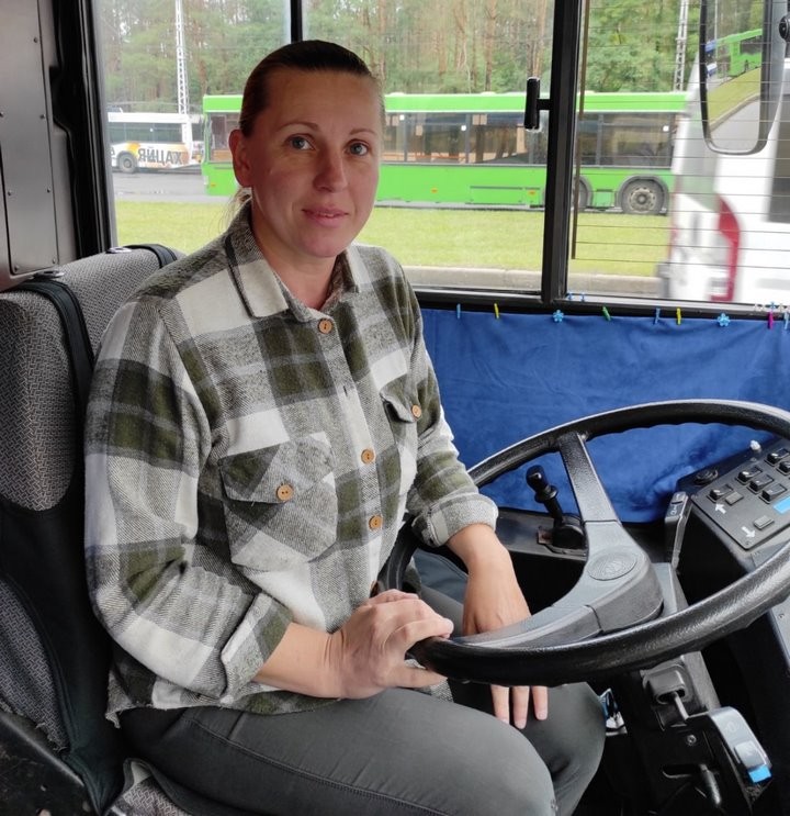 Многодетная мама из Бреста сменила профессию модельера-конструктора на водителя троллейбуса
