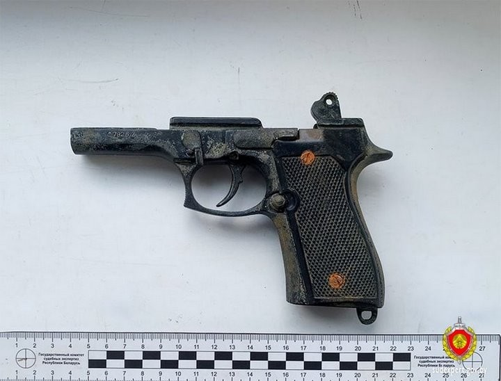 Сюрприз вблизи набережной. В Бресте у плавающего фонтана в Мухавце водолаз нашёл пистолет