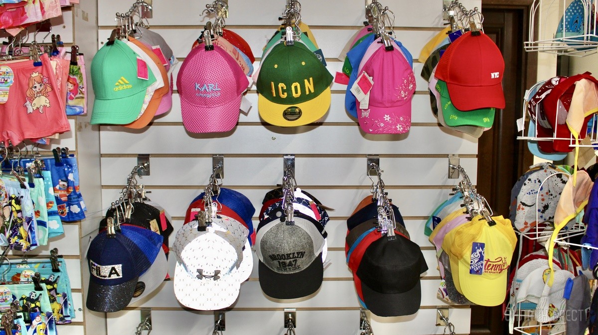 Что нового на просторах брестского магазина «Мегаполис»? Школьная форма, кроссовки, меняющие цвет на солнце, скидка 50% по красному ценнику