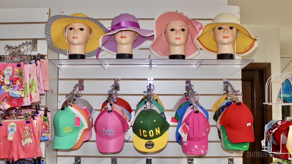 Что нового на просторах брестского магазина «Мегаполис»? Школьная форма, кроссовки, меняющие цвет на солнце, скидка 50% по красному ценнику