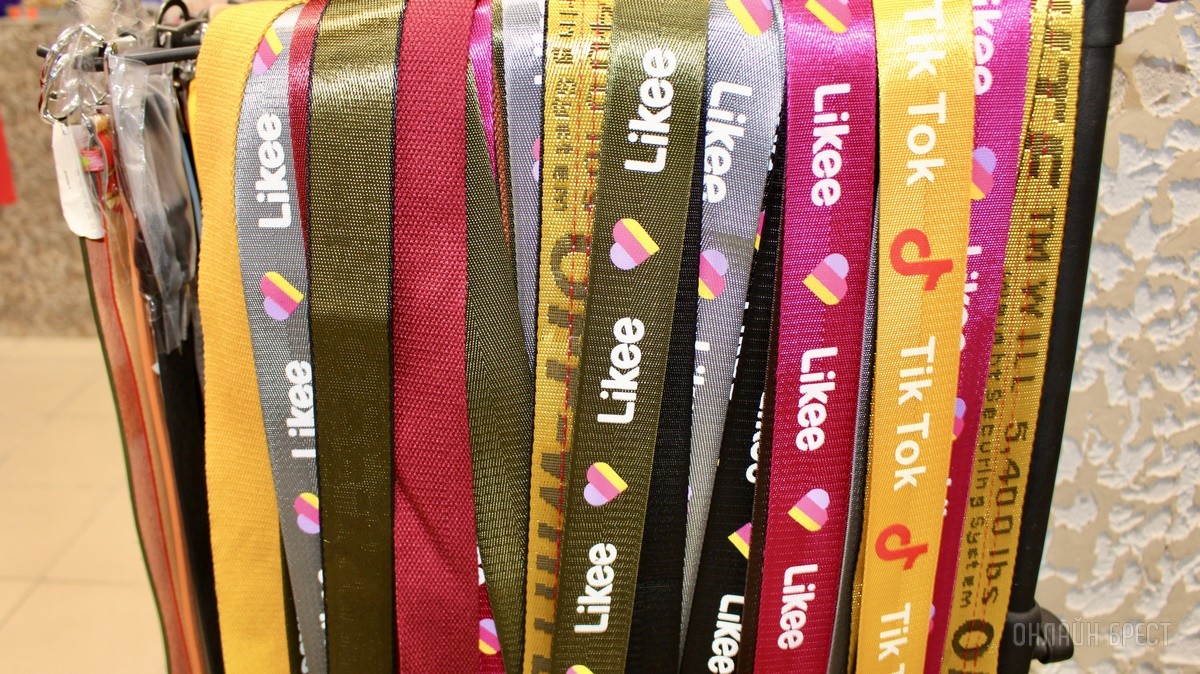 Что нового на просторах брестского магазина «Мегаполис»? Школьная форма, кроссовки, меняющие цвет на солнце, скидка 50% по красному ценнику