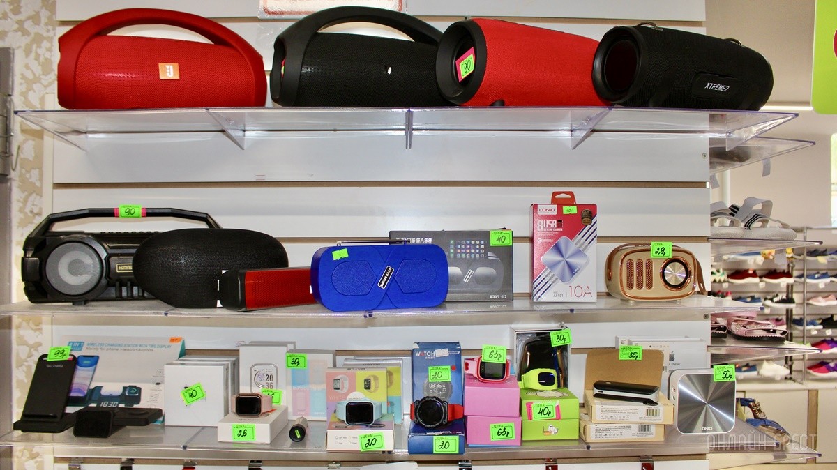 Что нового на просторах брестского магазина «Мегаполис»? Школьная форма, кроссовки, меняющие цвет на солнце, скидка 50% по красному ценнику