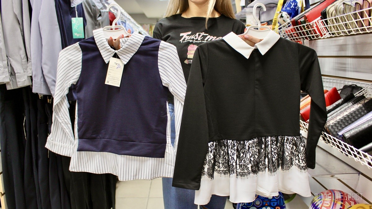 Что нового на просторах брестского магазина «Мегаполис»? Школьная форма, кроссовки, меняющие цвет на солнце, скидка 50% по красному ценнику