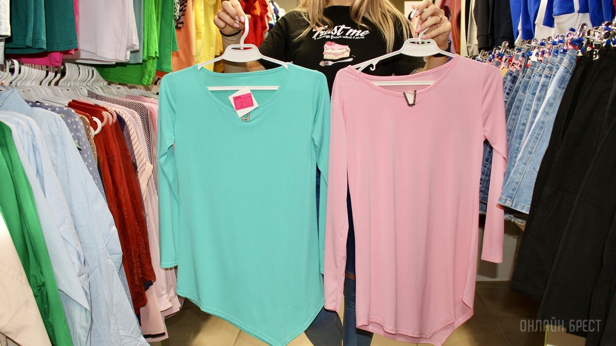 Что нового на просторах брестского магазина «Мегаполис»? Школьная форма, кроссовки, меняющие цвет на солнце, скидка 50% по красному ценнику