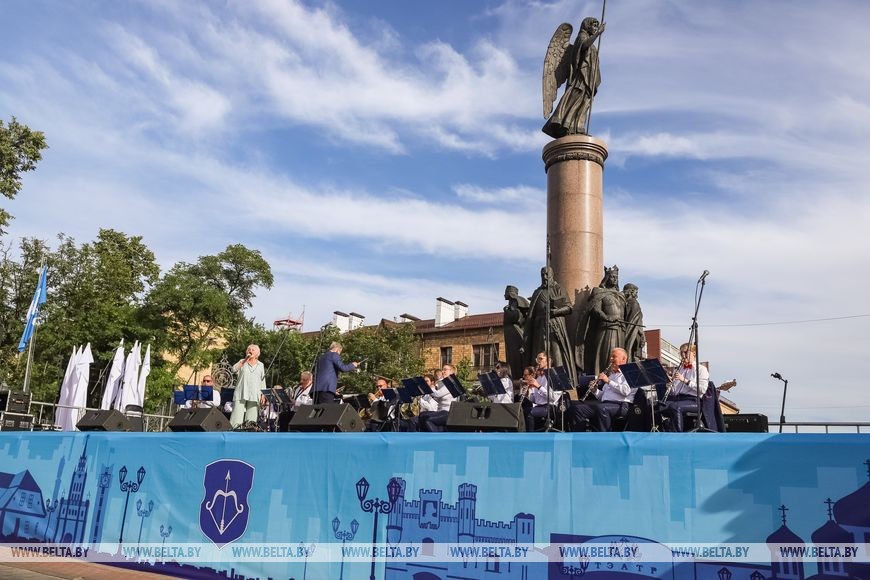 Концертом городского духового оркестра открылся праздник, посвященный Дню освобождения Бреста