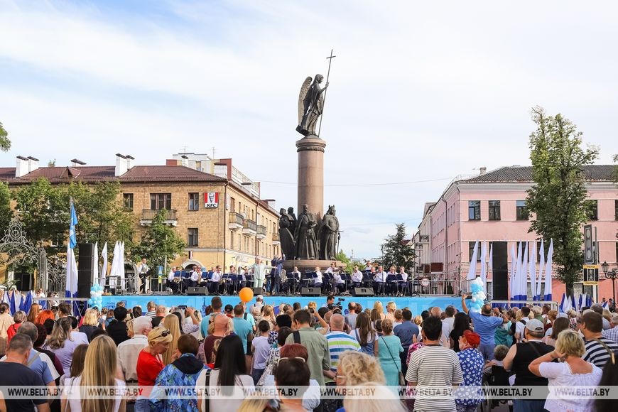 Концертом городского духового оркестра открылся праздник, посвященный Дню освобождения Бреста