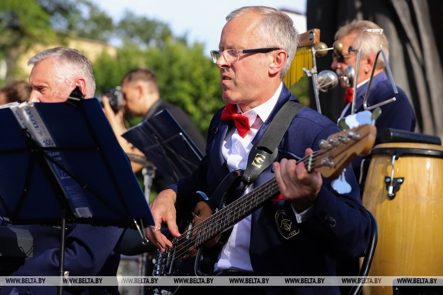 Концертом городского духового оркестра открылся праздник, посвященный Дню освобождения Бреста
