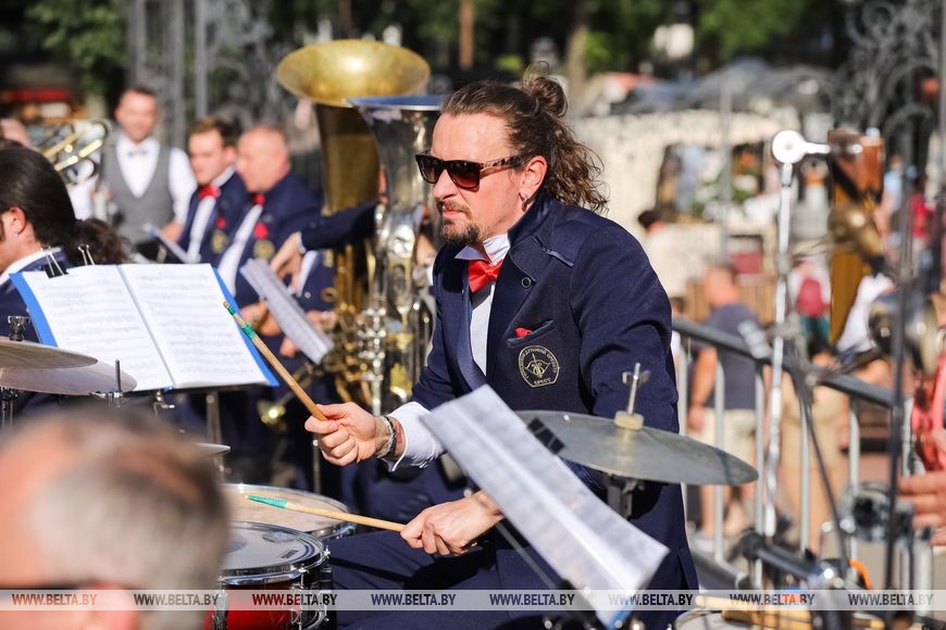 Концертом городского духового оркестра открылся праздник, посвященный Дню освобождения Бреста