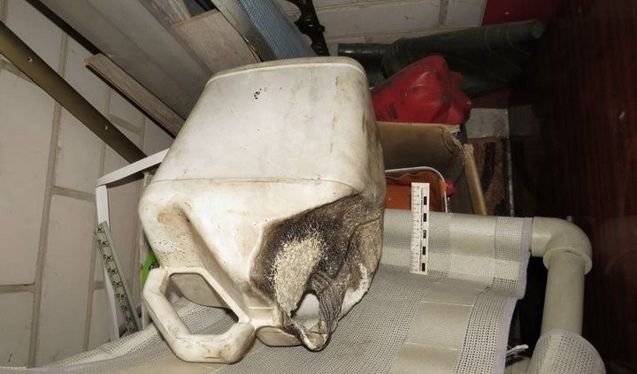 Жуть. Белорус из-за ревности облил жену бензином и поджег