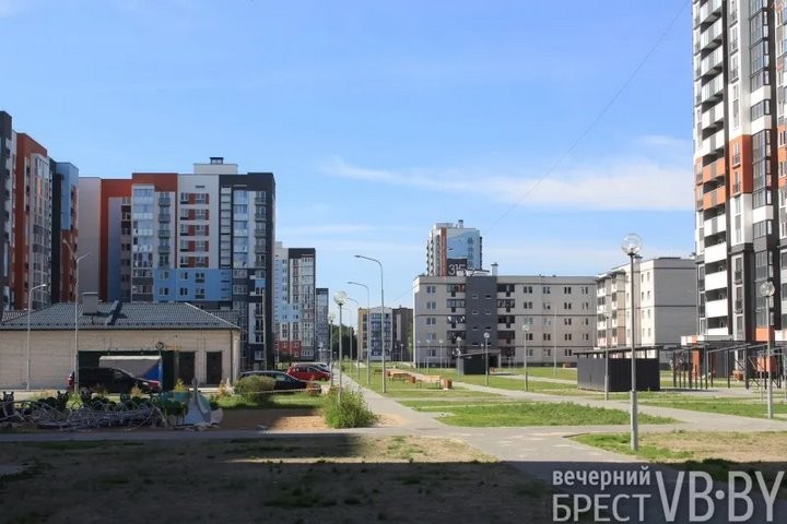Самолеты над улицей Рябцева. 11 домов в новейшем микрорайоне Бреста уже дождались жильцов