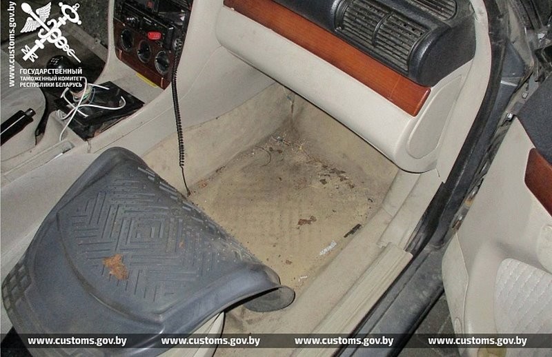 На таможне в Бресте пресекли попытку незаконного ввоза криптокошельков