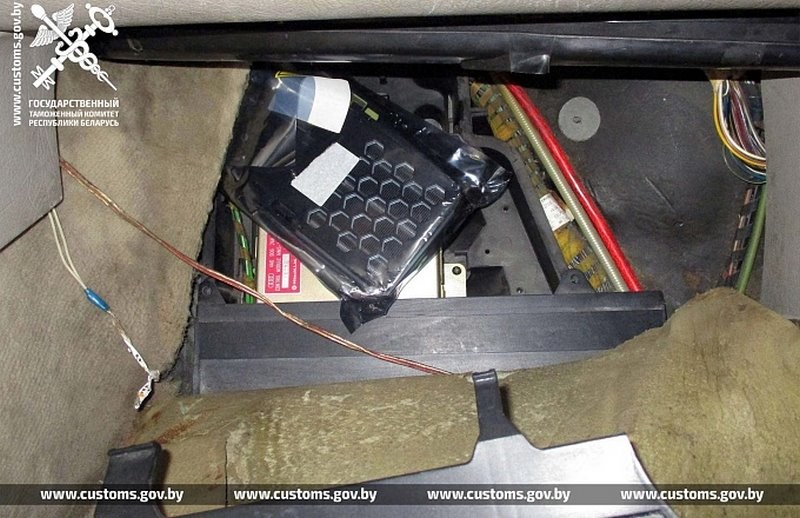 На таможне в Бресте пресекли попытку незаконного ввоза криптокошельков