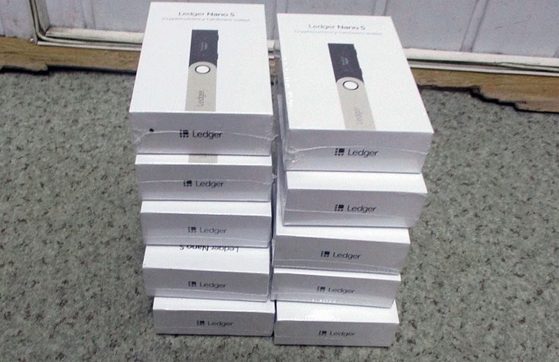 На таможне в Бресте пресекли попытку незаконного ввоза криптокошельков