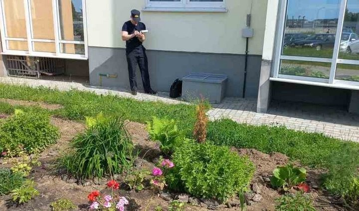 В Барановичах из окна 6-го этажа выпал ребенок и остался жив