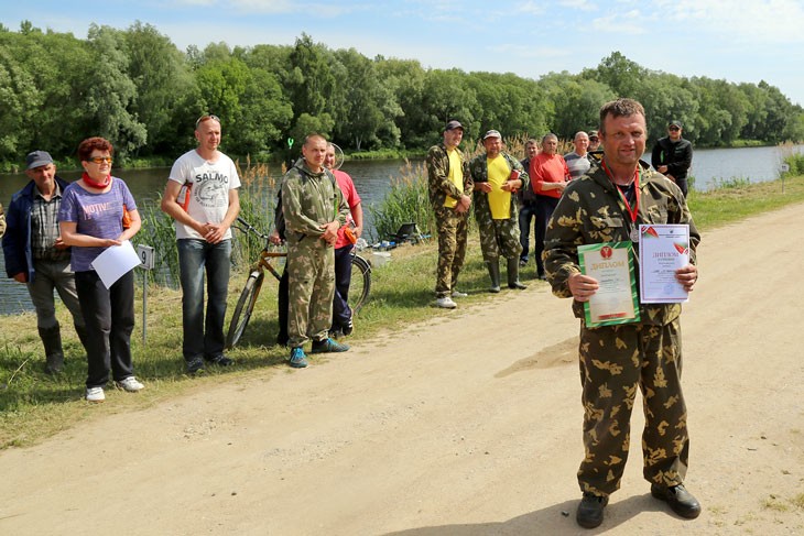 В Кобрине прошли рыболовные соревнования между предприятиями — лучшие рыбаки работают на хлебозаводе