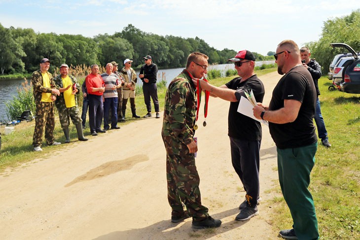 В Кобрине прошли рыболовные соревнования между предприятиями — лучшие рыбаки работают на хлебозаводе