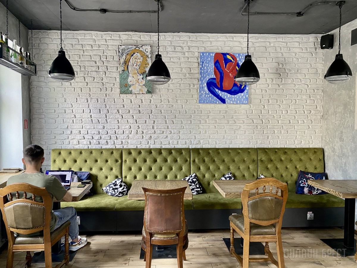 Невероятно вкусные фирменные вафли и кофе наивысшего качества. Двухэтажная кофейня «Таполі» по ул. 17 сентября приглашает брестчан в гости