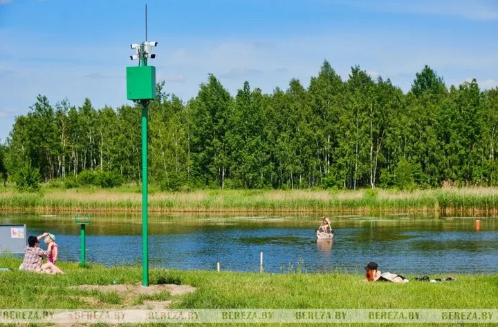 В Березе на берегу озера установили камеры