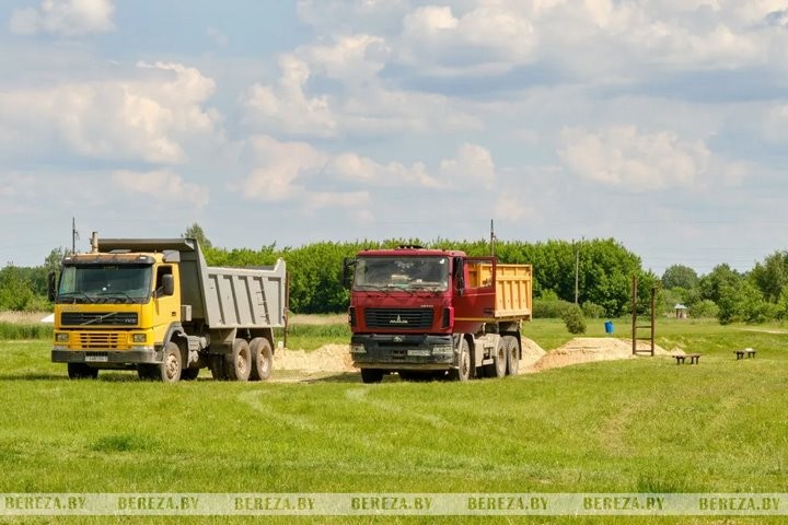В Березе на берегу озера установили камеры