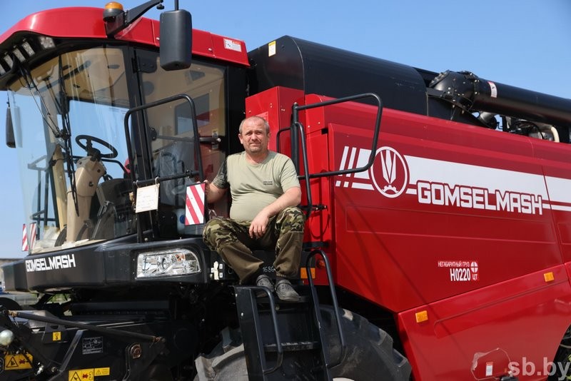 На Брестчине в жатве будут задействованы более 1300 комбайнов, их готовность к уборочной - 90 процентов