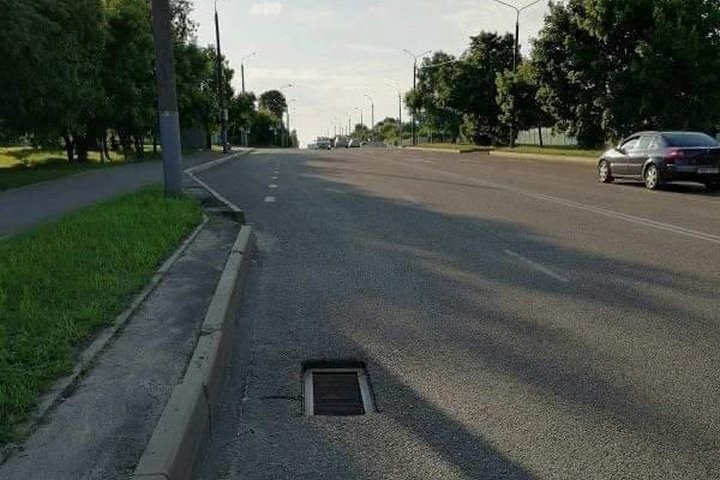Жесткое падение электроскутера и ехавшего на нем мужчины попало на видео. А все из-за чего?