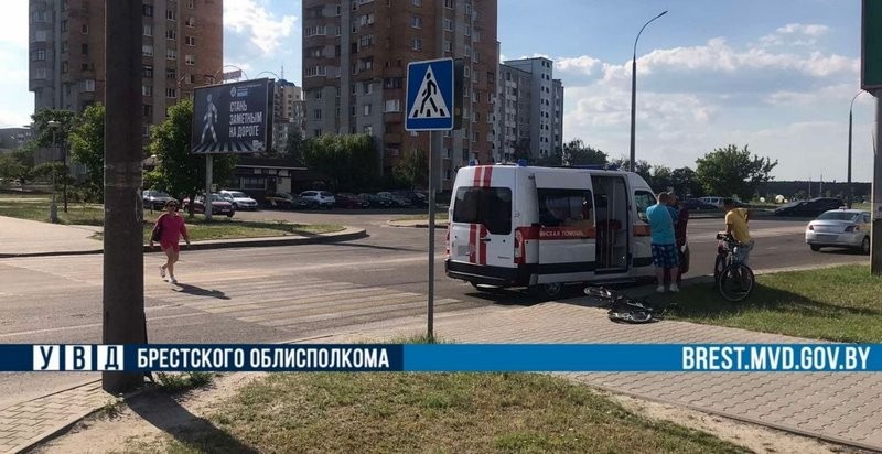 В Бресте таксист сбил подростка на велосипеде