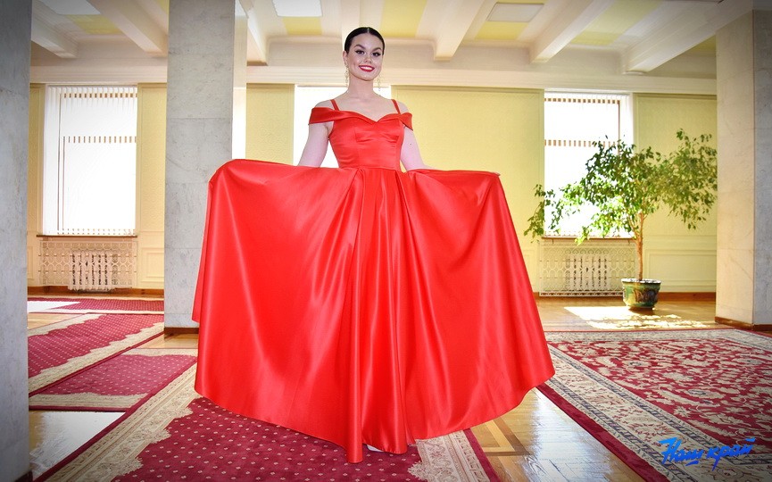 Шик, блеск, выпускной: хит-парад нарядов барановичских выпускниц