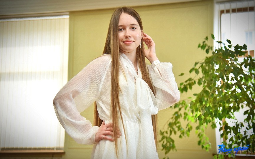 Шик, блеск, выпускной: хит-парад нарядов барановичских выпускниц