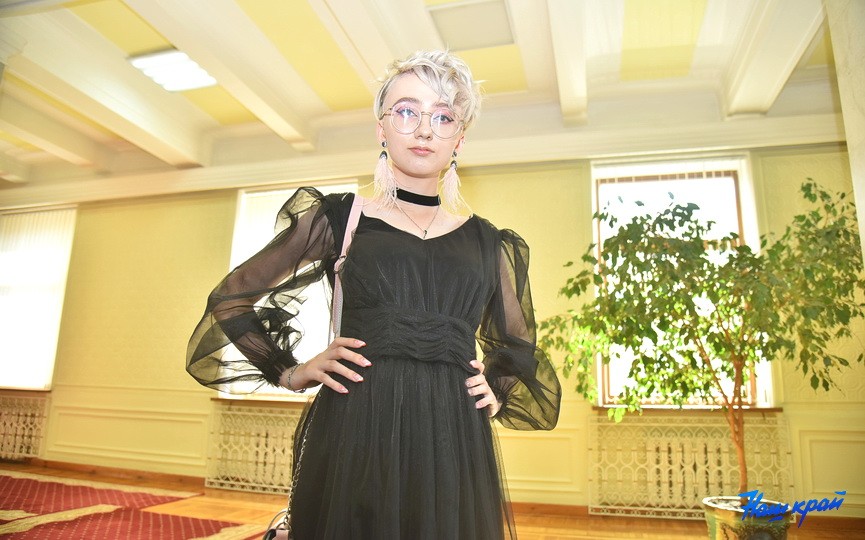 Шик, блеск, выпускной: хит-парад нарядов барановичских выпускниц