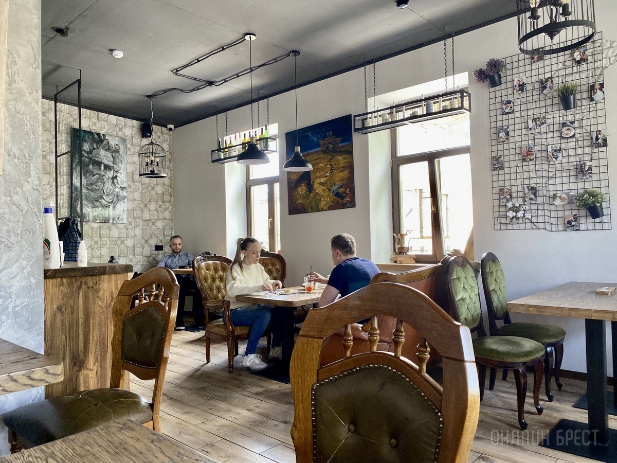 Невероятно вкусные фирменные вафли и кофе наивысшего качества. Двухэтажная кофейня «Таполі» по ул. 17 сентября приглашает брестчан в гости