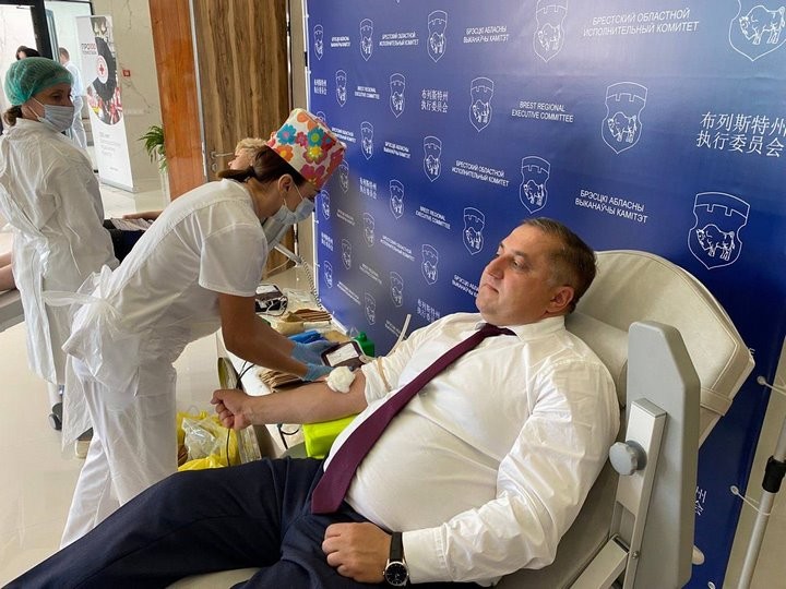 Более 50 работников Брестского облисполкома стали добровольными донорами