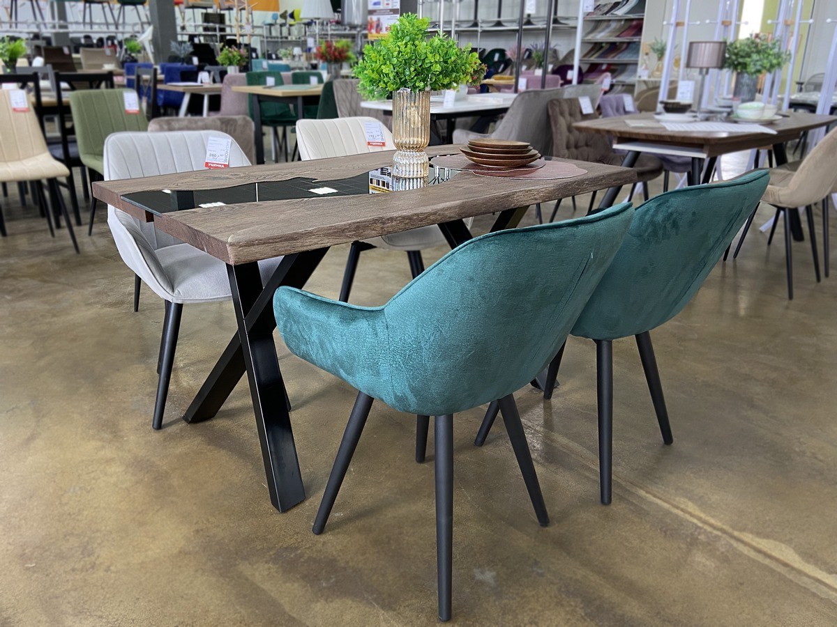 Большой выбор уцененных столов и стульев со скидками до 80% в дискаунтере «AksHome» на Вычулках в Бресте