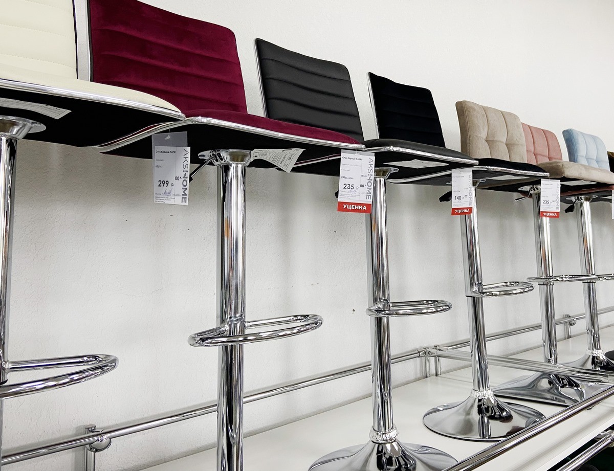 Большой выбор уцененных столов и стульев со скидками до 80% в дискаунтере «AksHome» на Вычулках в Бресте