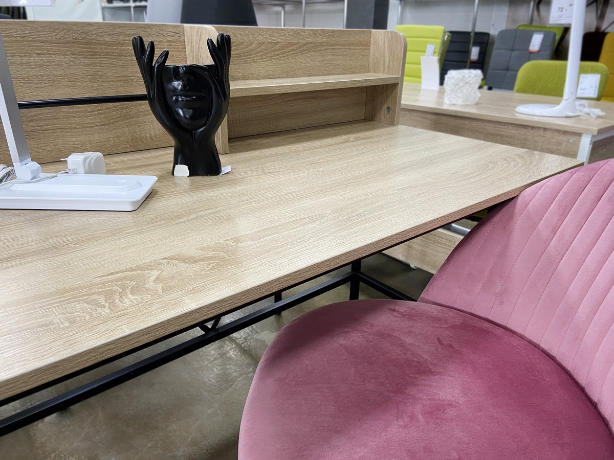 Большой выбор уцененных столов и стульев со скидками до 80% в дискаунтере «AksHome» на Вычулках в Бресте