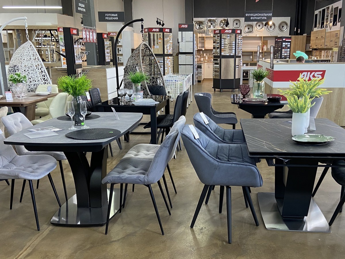 Большой выбор уцененных столов и стульев со скидками до 80% в дискаунтере «AksHome» на Вычулках в Бресте