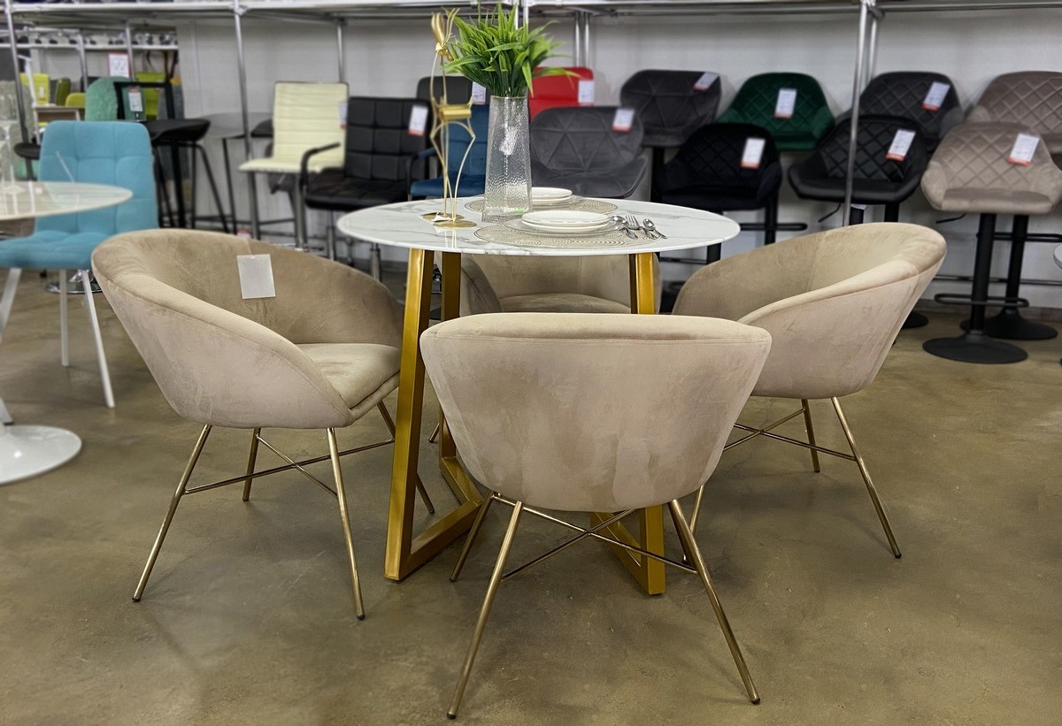 Большой выбор уцененных столов и стульев со скидками до 80% в дискаунтере «AksHome» на Вычулках в Бресте