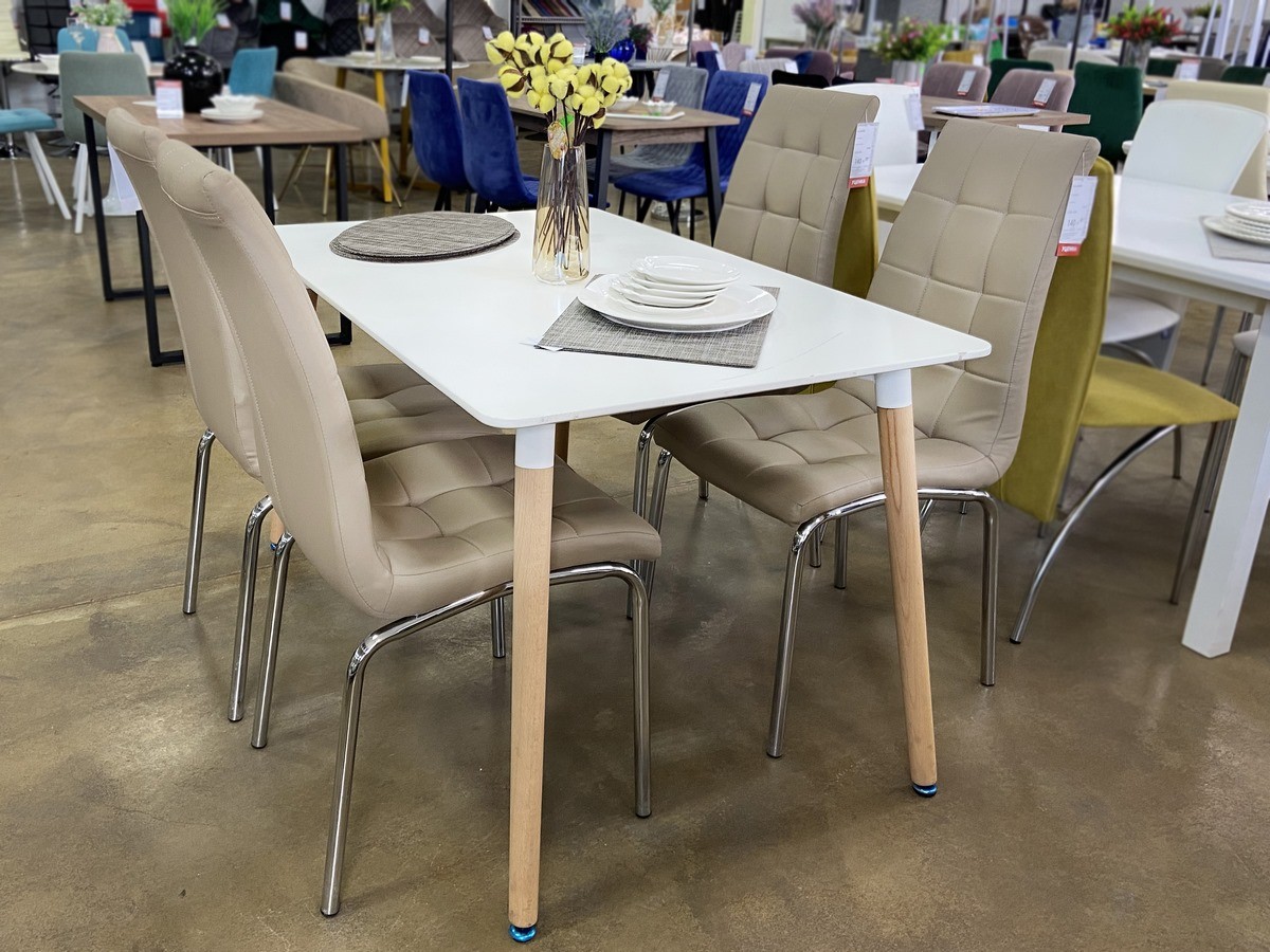 Большой выбор уцененных столов и стульев со скидками до 80% в дискаунтере «AksHome» на Вычулках в Бресте