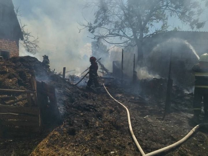 В Беларуси тракторист спас 8-летнюю девочку на пожаре