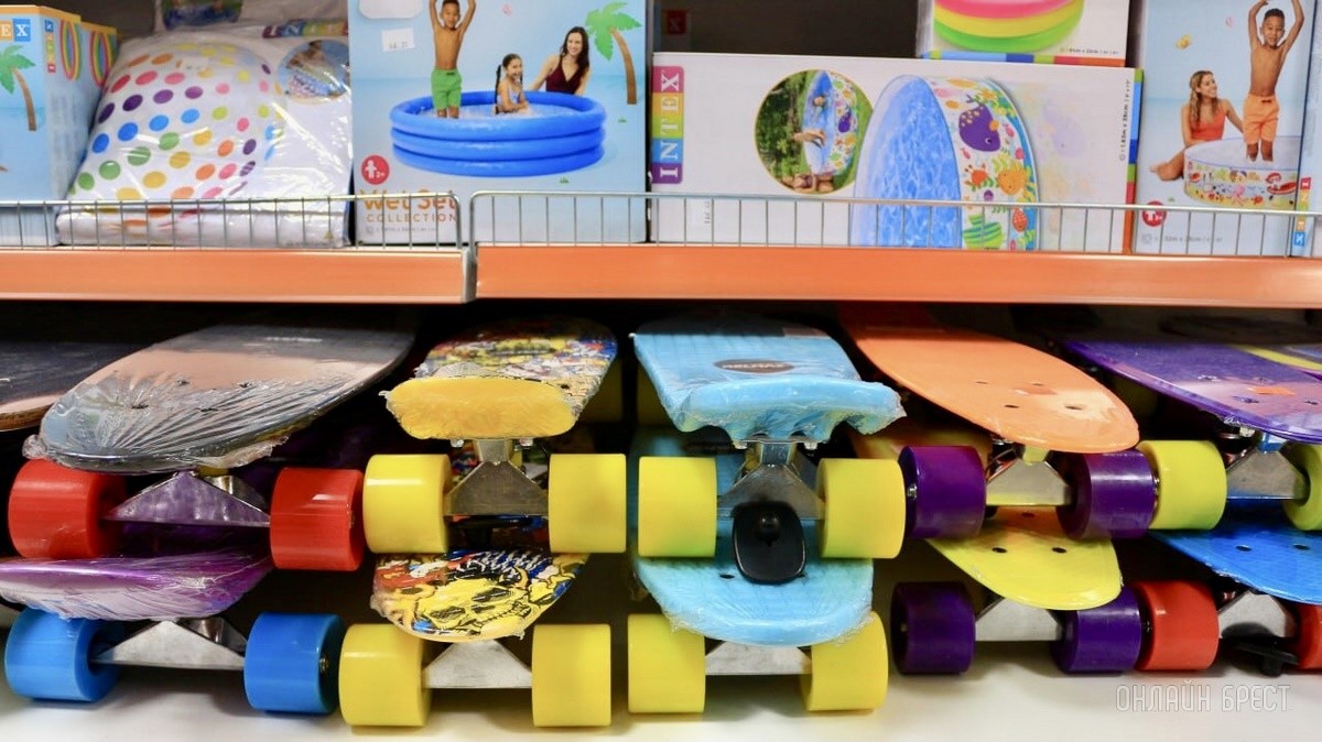 ТРИ ЭТАЖА ТОВАРОВ ДЛЯ ВСЕЙ СЕМЬИ! Детские игрушки и развлечения, канцтовары, женская, мужская, детская одежда и обувь в «Детском мире» на Советской