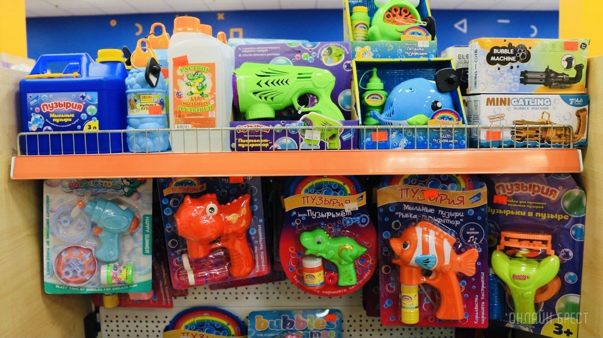 ТРИ ЭТАЖА ТОВАРОВ ДЛЯ ВСЕЙ СЕМЬИ! Детские игрушки и развлечения, канцтовары, женская, мужская, детская одежда и обувь в «Детском мире» на Советской