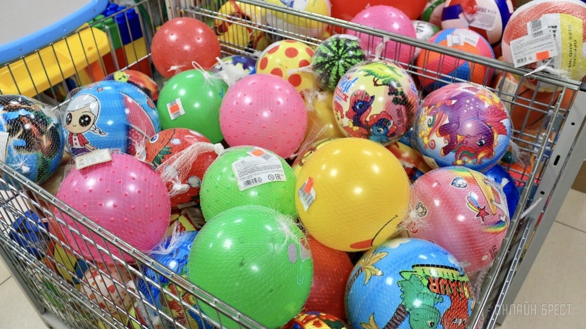 ТРИ ЭТАЖА ТОВАРОВ ДЛЯ ВСЕЙ СЕМЬИ! Детские игрушки и развлечения, канцтовары, женская, мужская, детская одежда и обувь в «Детском мире» на Советской