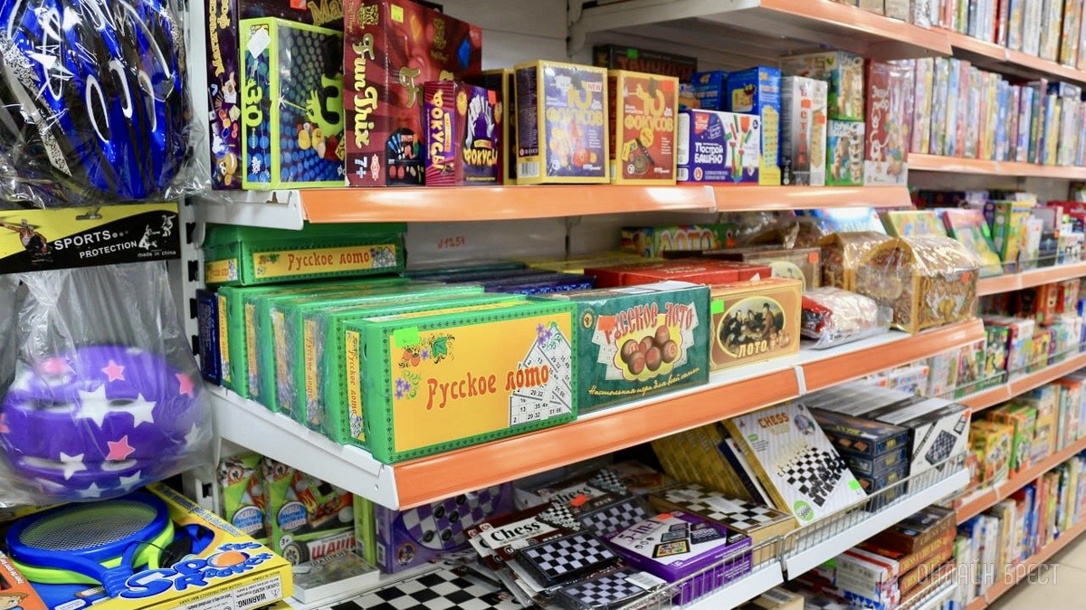 ТРИ ЭТАЖА ТОВАРОВ ДЛЯ ВСЕЙ СЕМЬИ! Детские игрушки и развлечения, канцтовары, женская, мужская, детская одежда и обувь в «Детском мире» на Советской