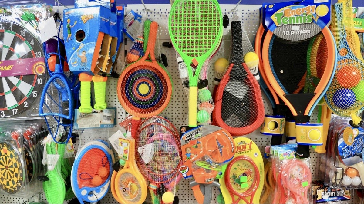 ТРИ ЭТАЖА ТОВАРОВ ДЛЯ ВСЕЙ СЕМЬИ! Детские игрушки и развлечения, канцтовары, женская, мужская, детская одежда и обувь в «Детском мире» на Советской