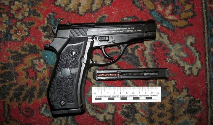 В Беларуси пьяный мужчина стрелял в подростков из пневматики, чтобы напугать