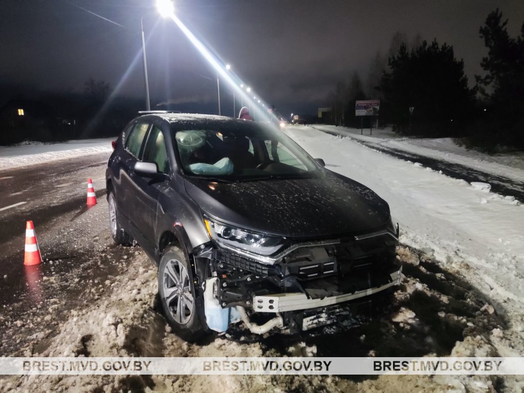 В Барановичах парни угнали чужой автомобиль и попали в ДТП