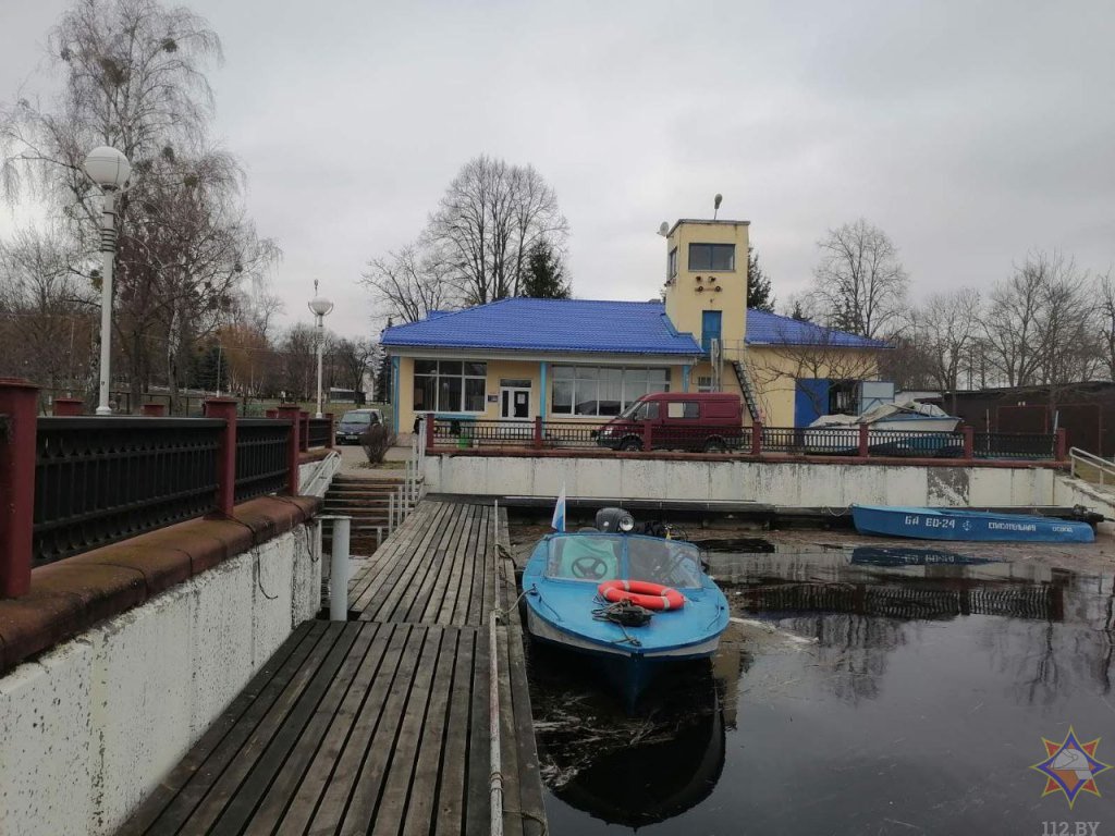 В Пинске работники ОСВОД спасли девушку, которая перевернулась на байдарке