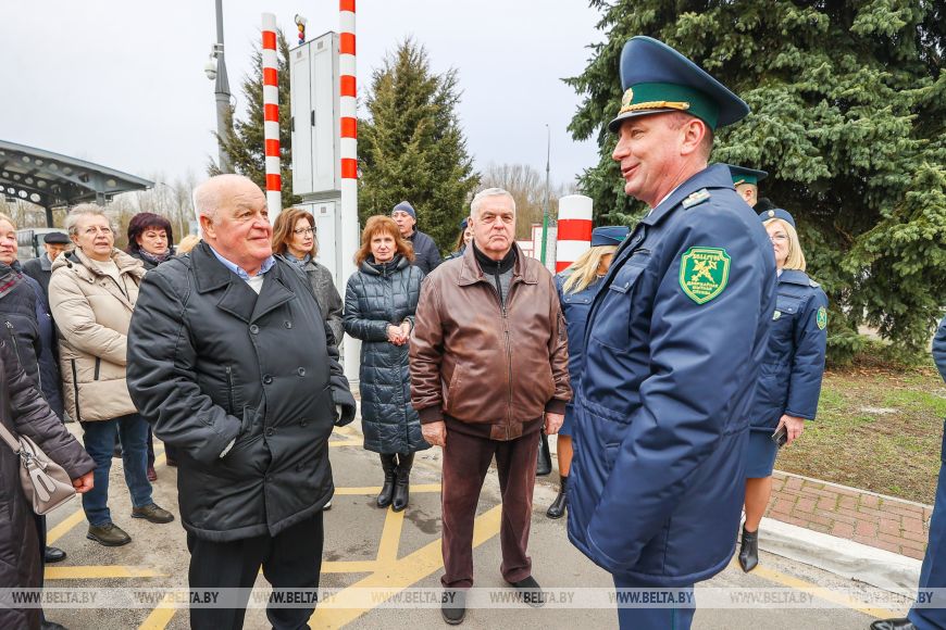 Таможенный пост «Варшавский мост» за сутки пересекают около 2 тыс. легковушек и 180 автобусов