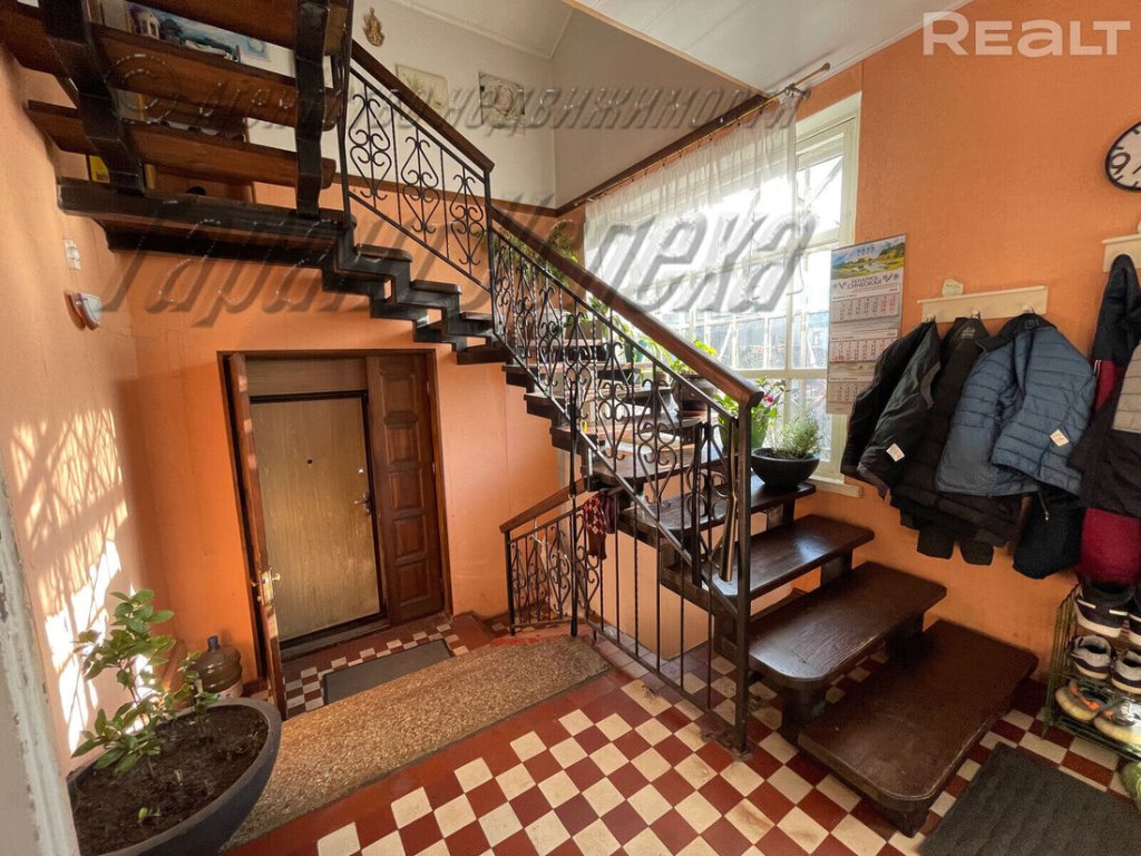 На этой улице Бреста располагаются самые дорогие дома города. Посмотрели, что тут продается