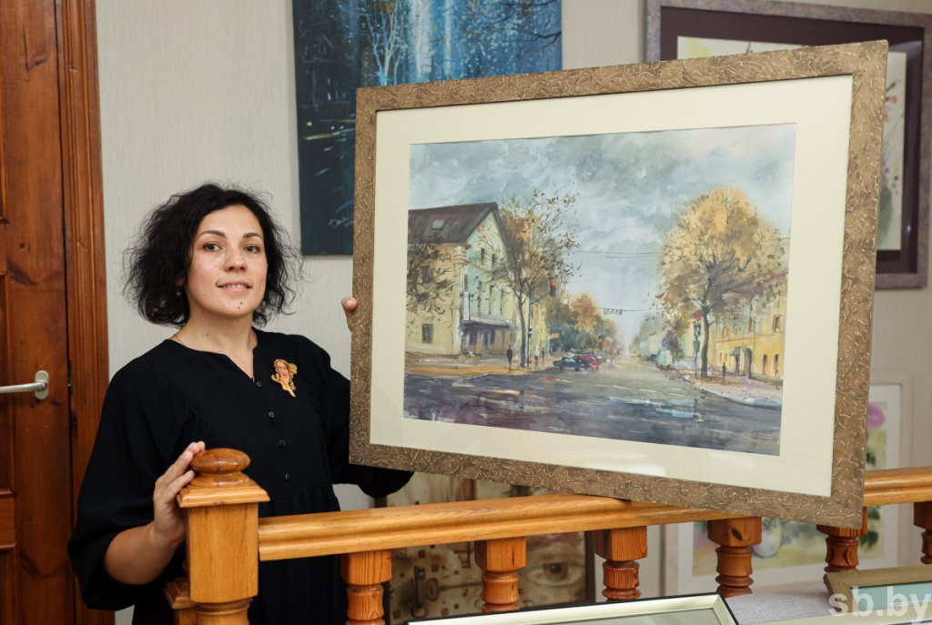 В Бресте открылась выставка «Где? Кто?» с изображениями уютных городских двориков